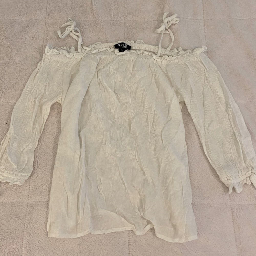 Off shoulder blouse!!🤍✨